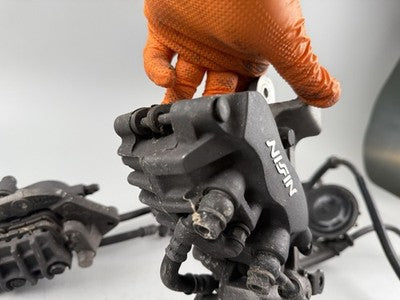 Honda VFR800 RC46 FI Bremsanlage Brake Bremse vorne front Sattel Pumpe Leitung