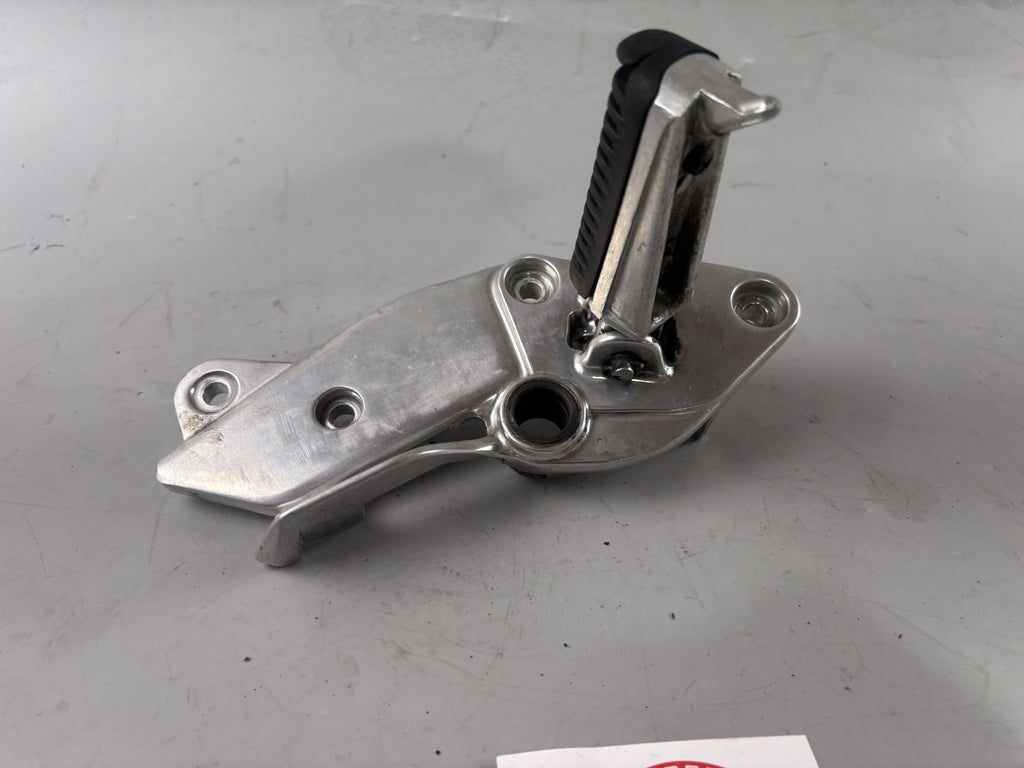 Yamaha XJ 900 Diversion 4KM Fußraste Hangers Foot Step vorn front rechts right