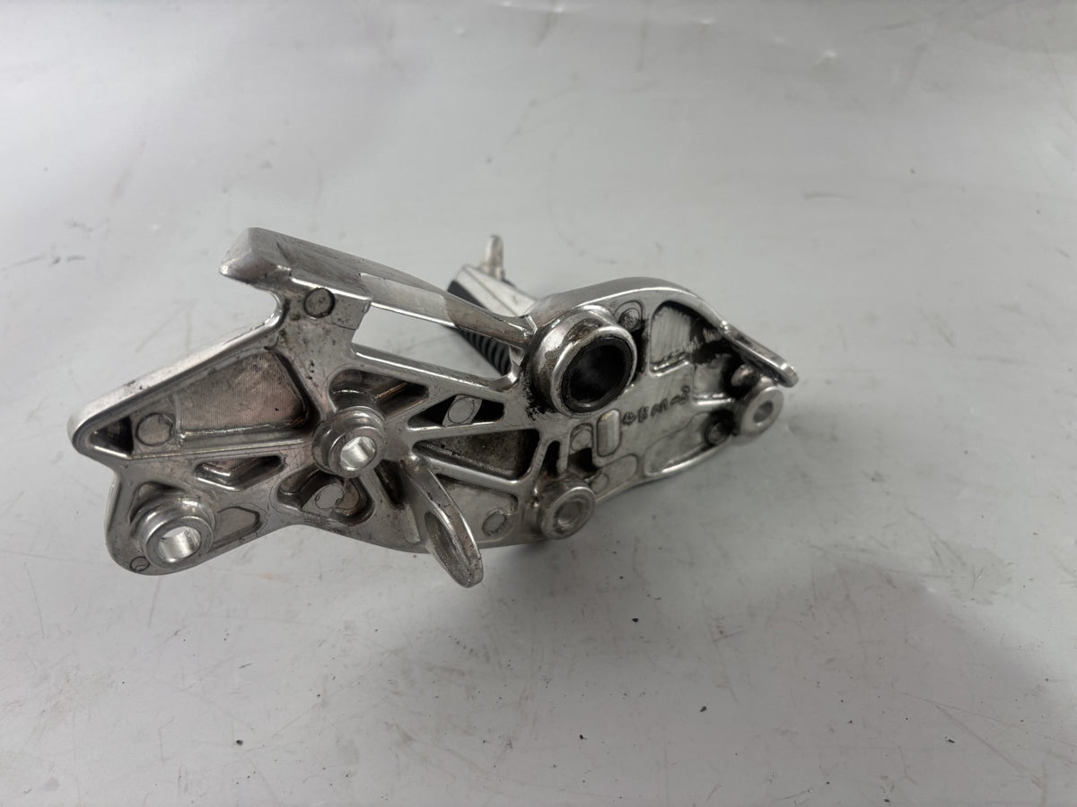 Yamaha XJ 900 Diversion 4KM Fußraste Hangers Foot Step vorn front rechts right