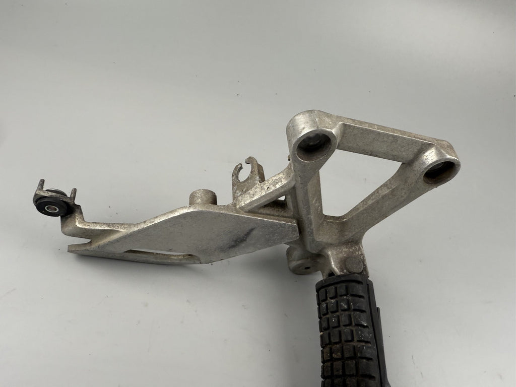 Honda CBR125 JC50 Fussrastenhalter vorne rechts Fußraste Foot Hangers right