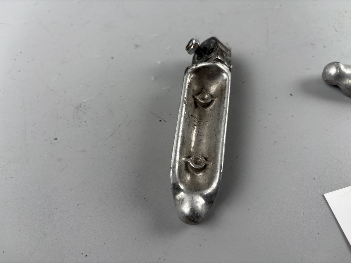 Suzuki GSF600 GN77B Soziusfußrasten Beifahrer Fußrasten Steps Hangers hinten