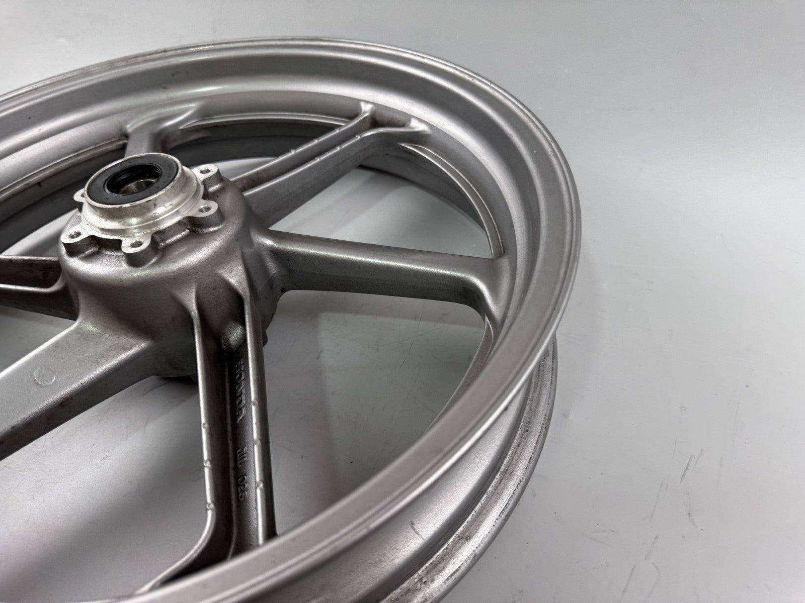 Honda VFR800 RC46 FI Vorderradfelge Felge Rim Rad Speichen front vorne