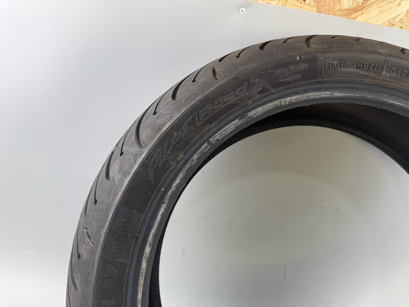 Motorrad Reifen Wheel 180/55 ZR17 Michelin Pilot Road 42/2024 DOT 6,8mm