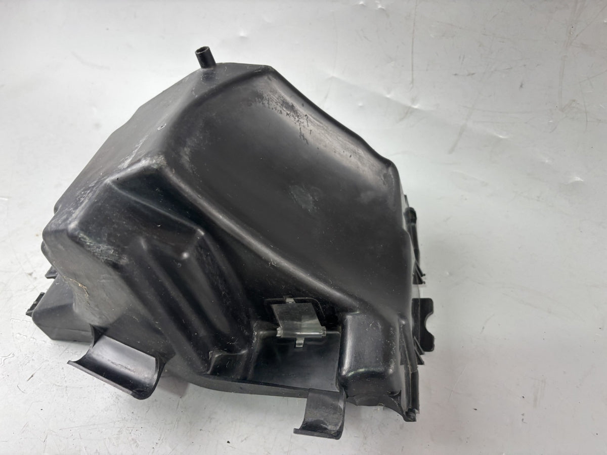 Suzuki GSX 750 AE Inazuma Innenabdeckung Cover Deckel Fach