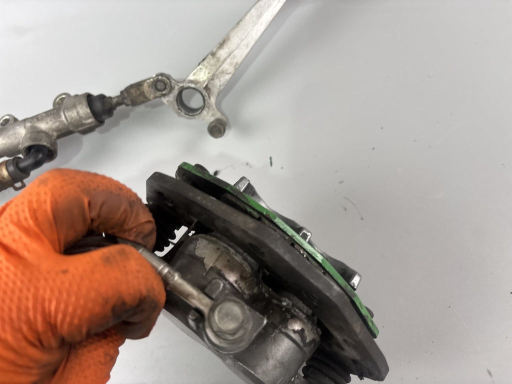 Kawasaki ZZR600D ZX600D Bremse Bremsanlage Brake Sattel hinten back Pumpe