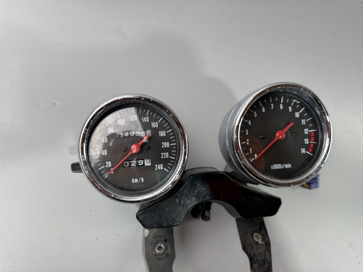 Suzuki GSF600 GN77B Bandit Tacho Cockpit Speedometer Instrumente DZM Drehzahlmes