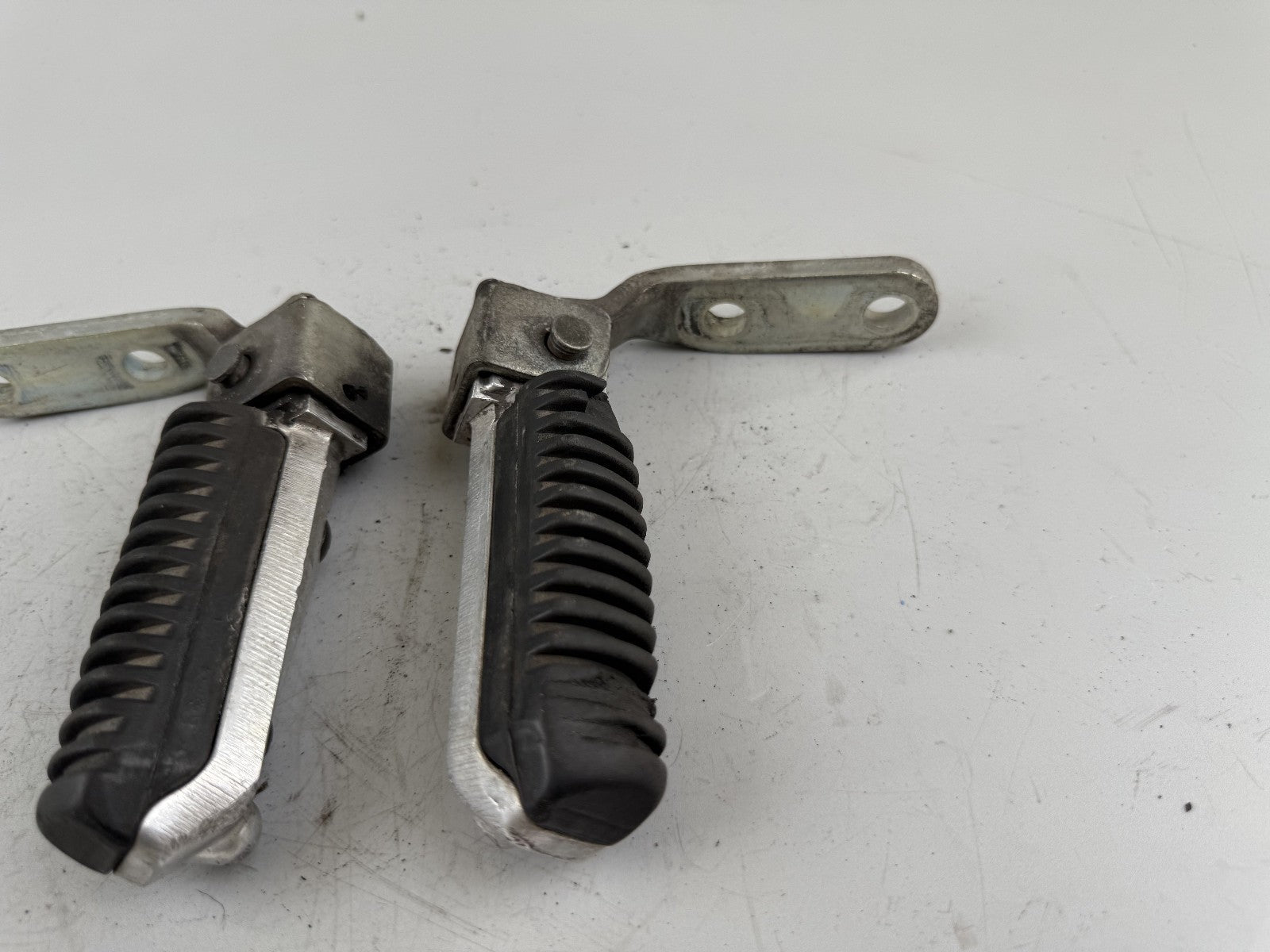 Suzuki GSX750 AE Inazuma Fußrasten Footsteps vorne Front Hangers