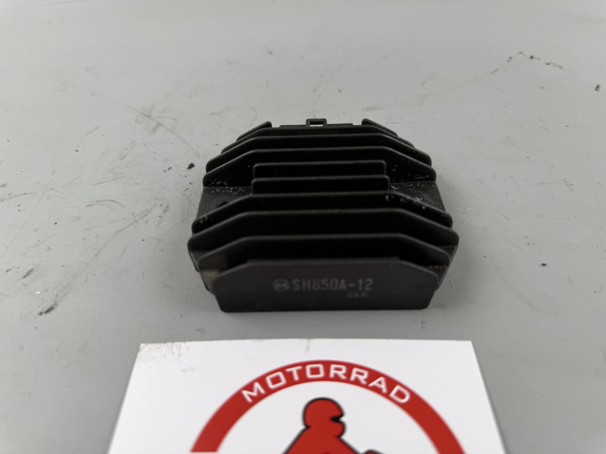 Kawasaki ZR-7 ZR750F Gleichrichter Lichmaschinenregler Spannungsregler