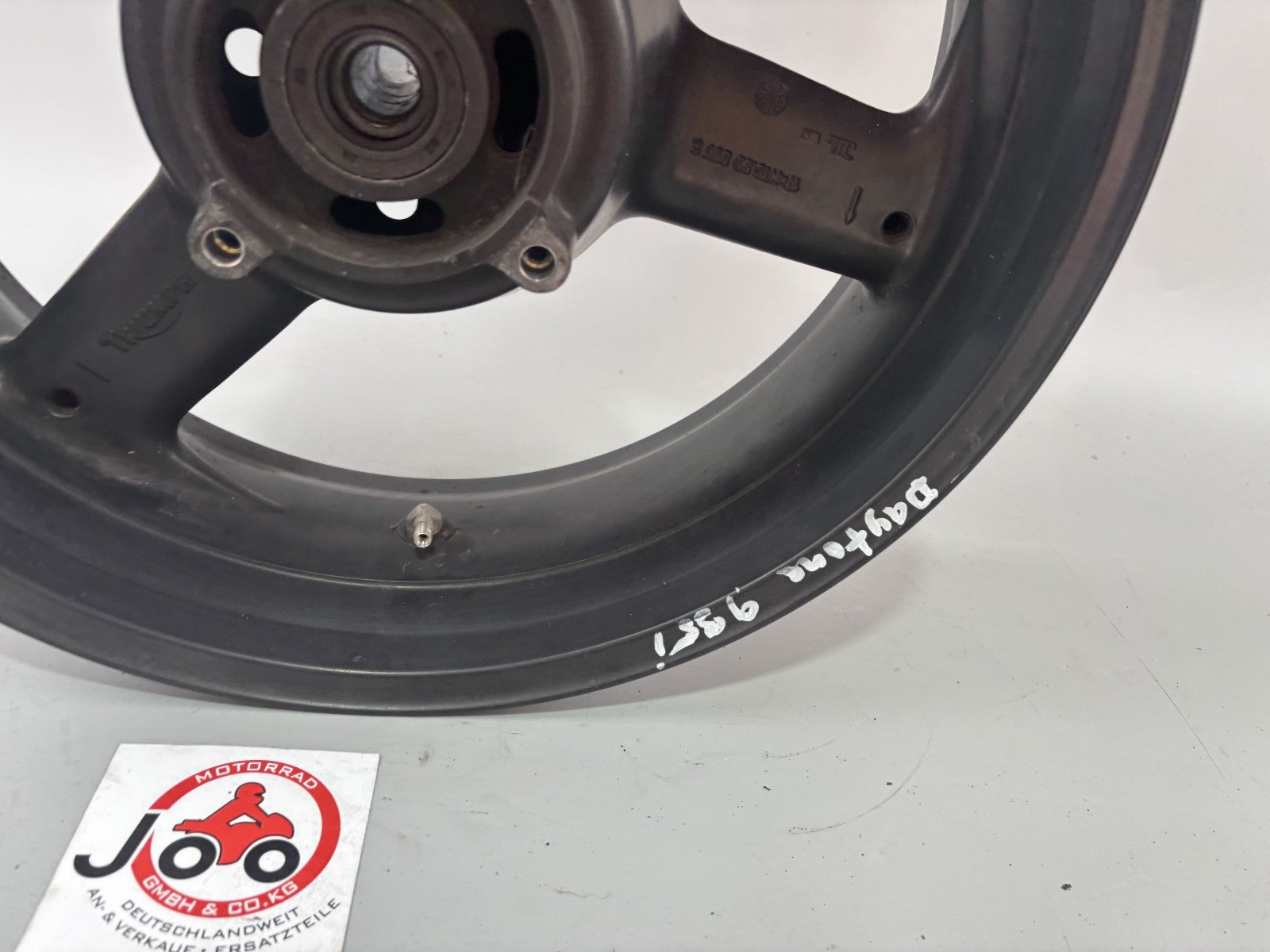 Triumph Daytona 955i T595 N Hinterradfelge Felge Rim Rad hinten back Reifen