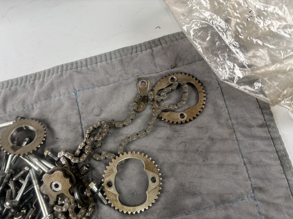 Honda Transalp XL 600 V PD06 Screws Schrauben Reste Zahnräder