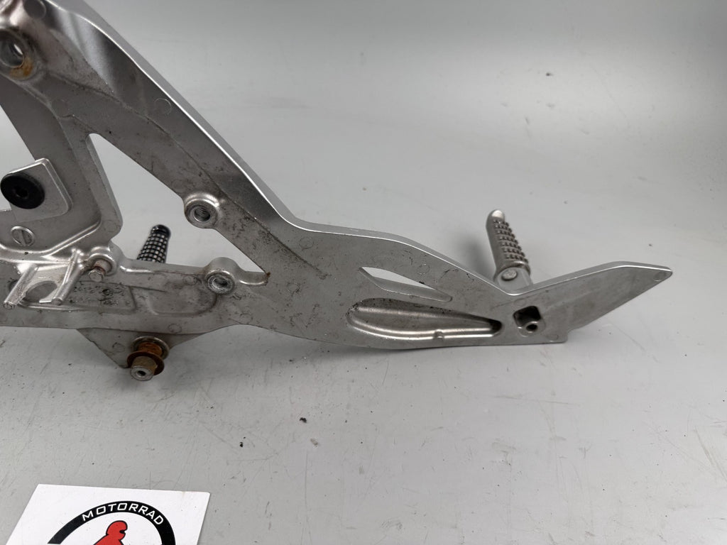 Kawasaki ER6F EX650A Fußrastenanlage Foot Steps Hangers rechts right Fußraste