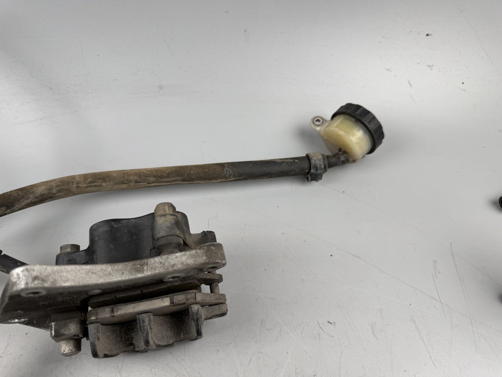 Honda VFR750 F RC36/1 Bremsanlage Brake Bremse hinten back Sattel Pumpe