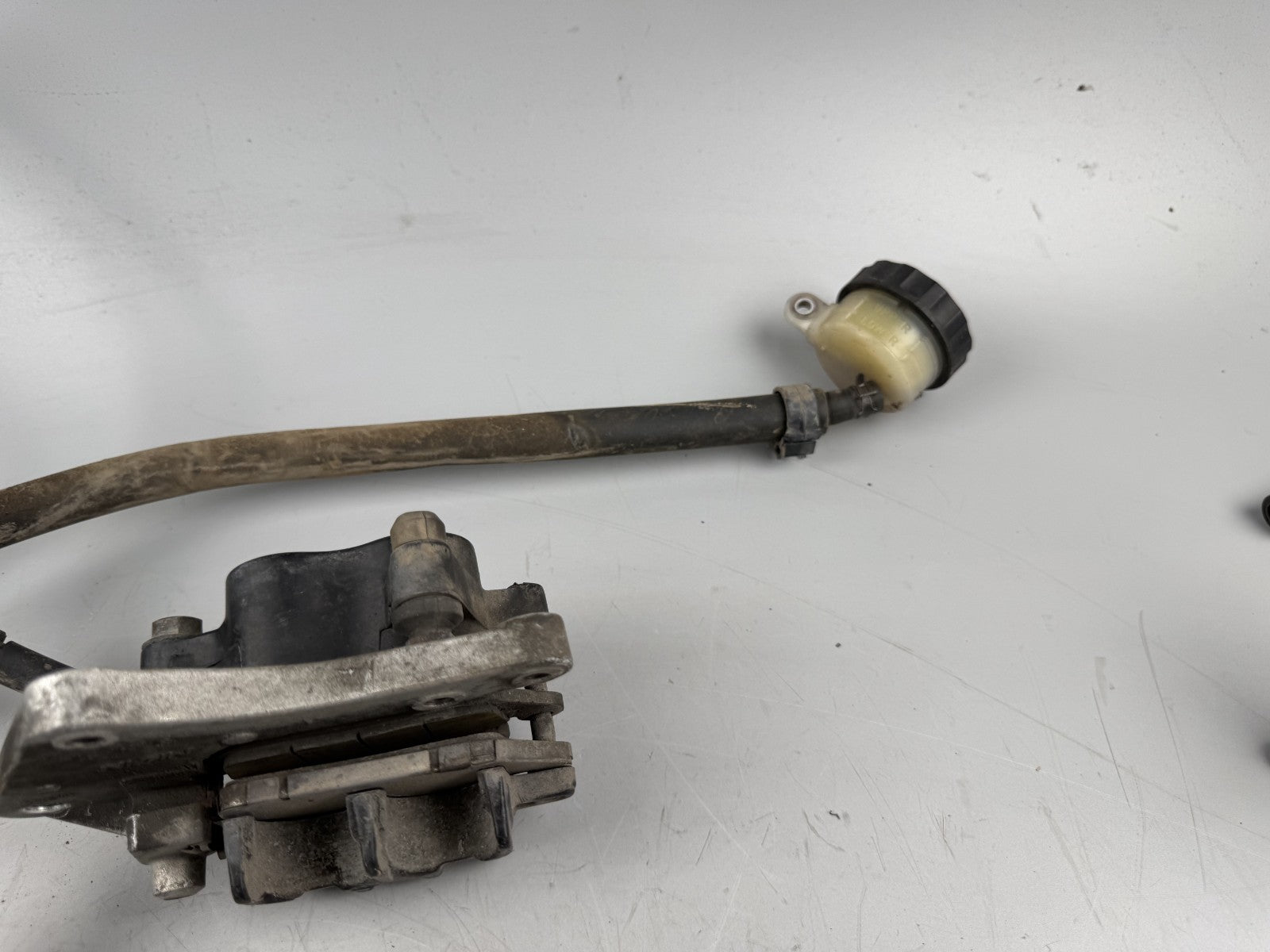 Honda VFR750 F RC36/1 Bremsanlage Brake Bremse hinten back Sattel Pumpe