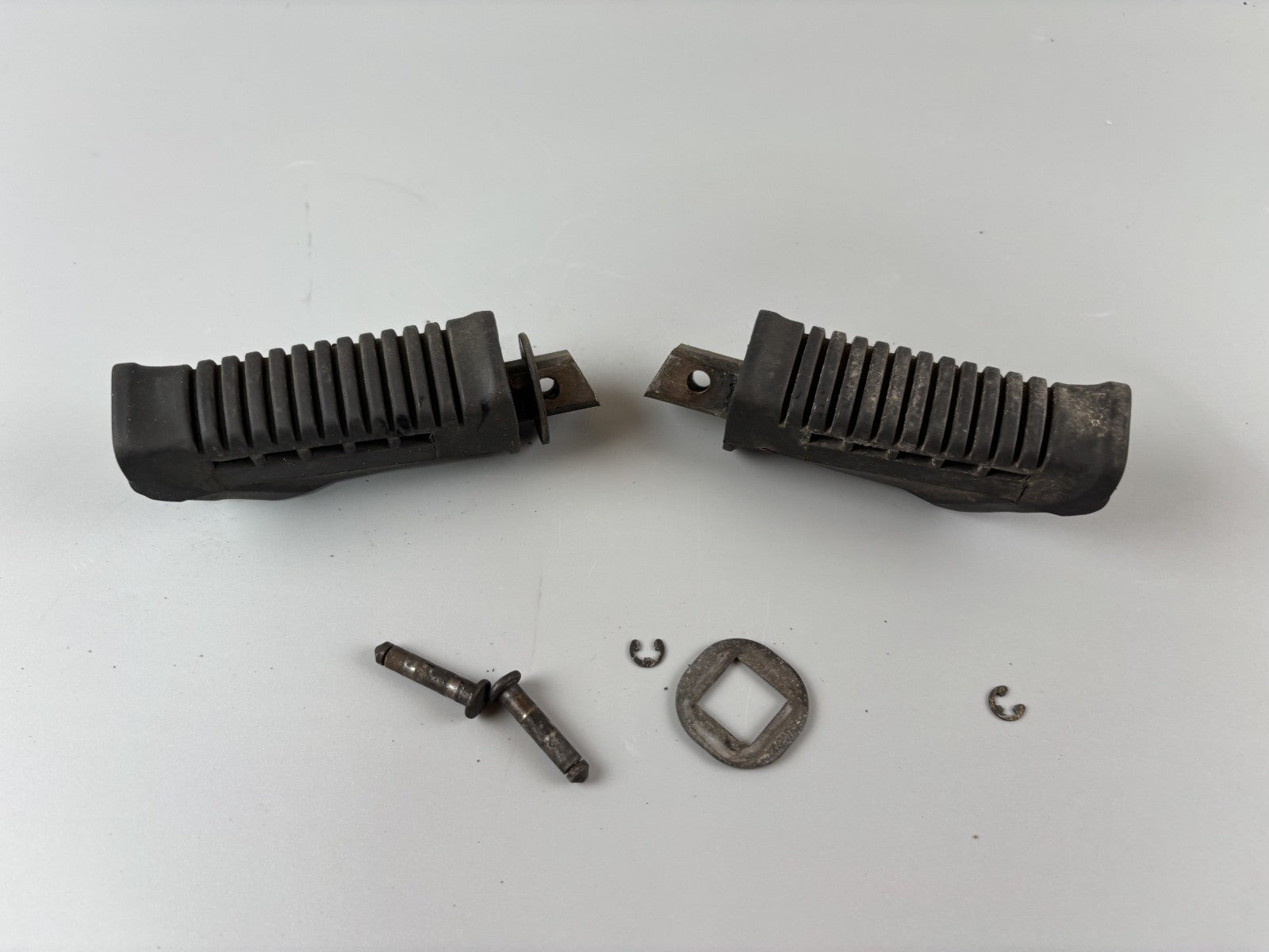Suzuki GS 500 EU GM51B Soziusfußrasten Beifahrer Steps Hangers