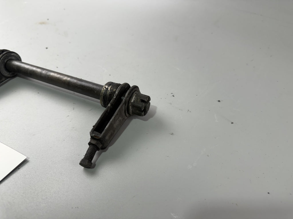 Yamaha XS 400 12E Achse Steckachse Hinterradachse Kettenspanner