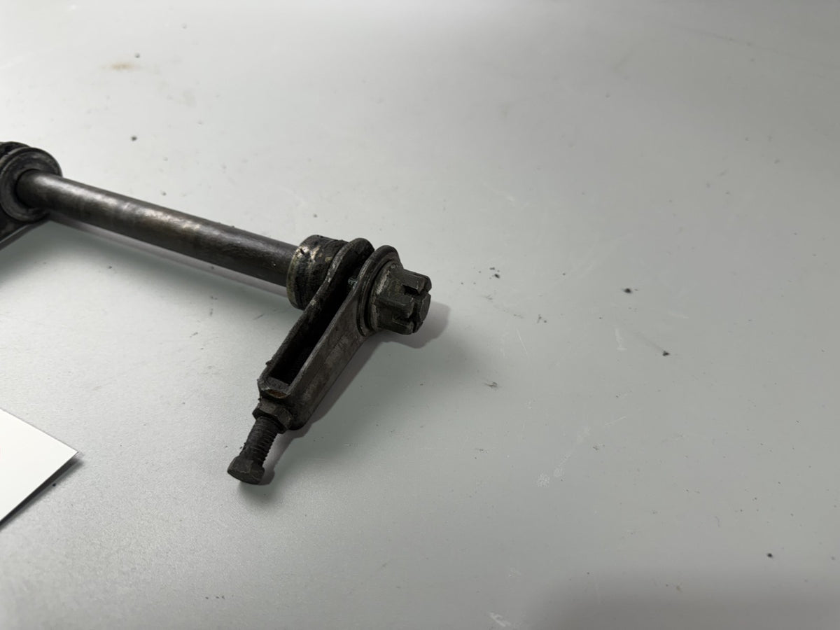 Yamaha XS 400 12E Achse Steckachse Hinterradachse Kettenspanner