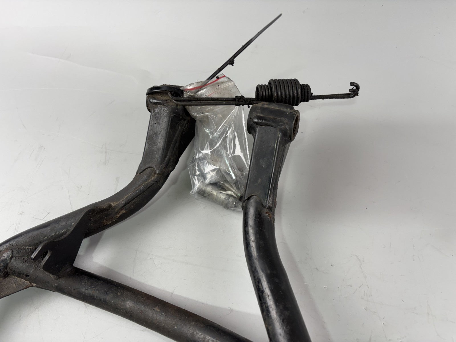 Suzuki GSX 750 F AK11 Hauptständer Mainstand Holder Halter