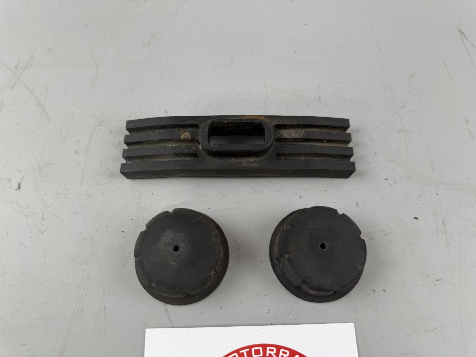 Yamaha XJR1300 RP02 Tankgummi Vibrationsschutz Holder Halter Rubber Gummi