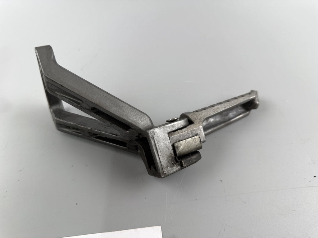 Kawasaki ZX-6R ZX600F Fußraste hinten Soziusfußraste Foot Hangers links left