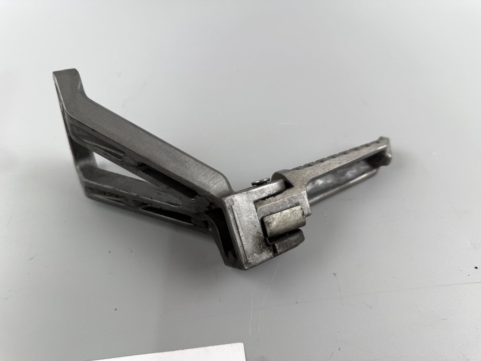 Kawasaki ZX-6R ZX600F Fußraste hinten Soziusfußraste Foot Hangers links left