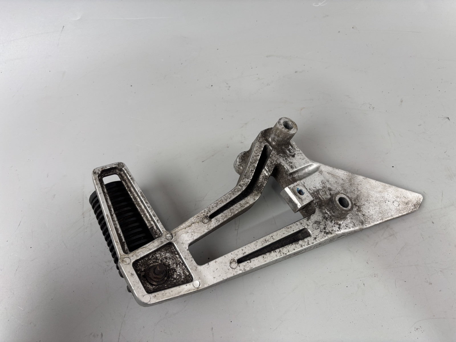 Suzuki DR 800 S DR BIG SR43 A/B Soziusfußraste Beifahrerfußraste Hanger links