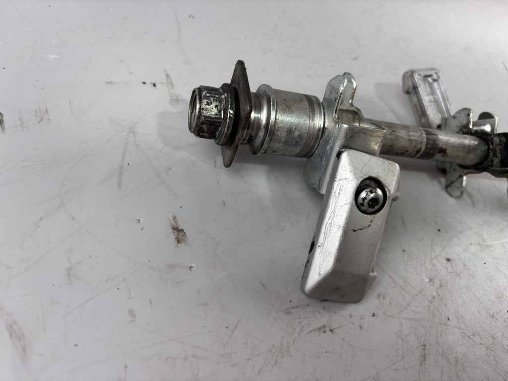 Suzuki GSX 750 AE Inazuma Achse Steckachse Kettenspanner