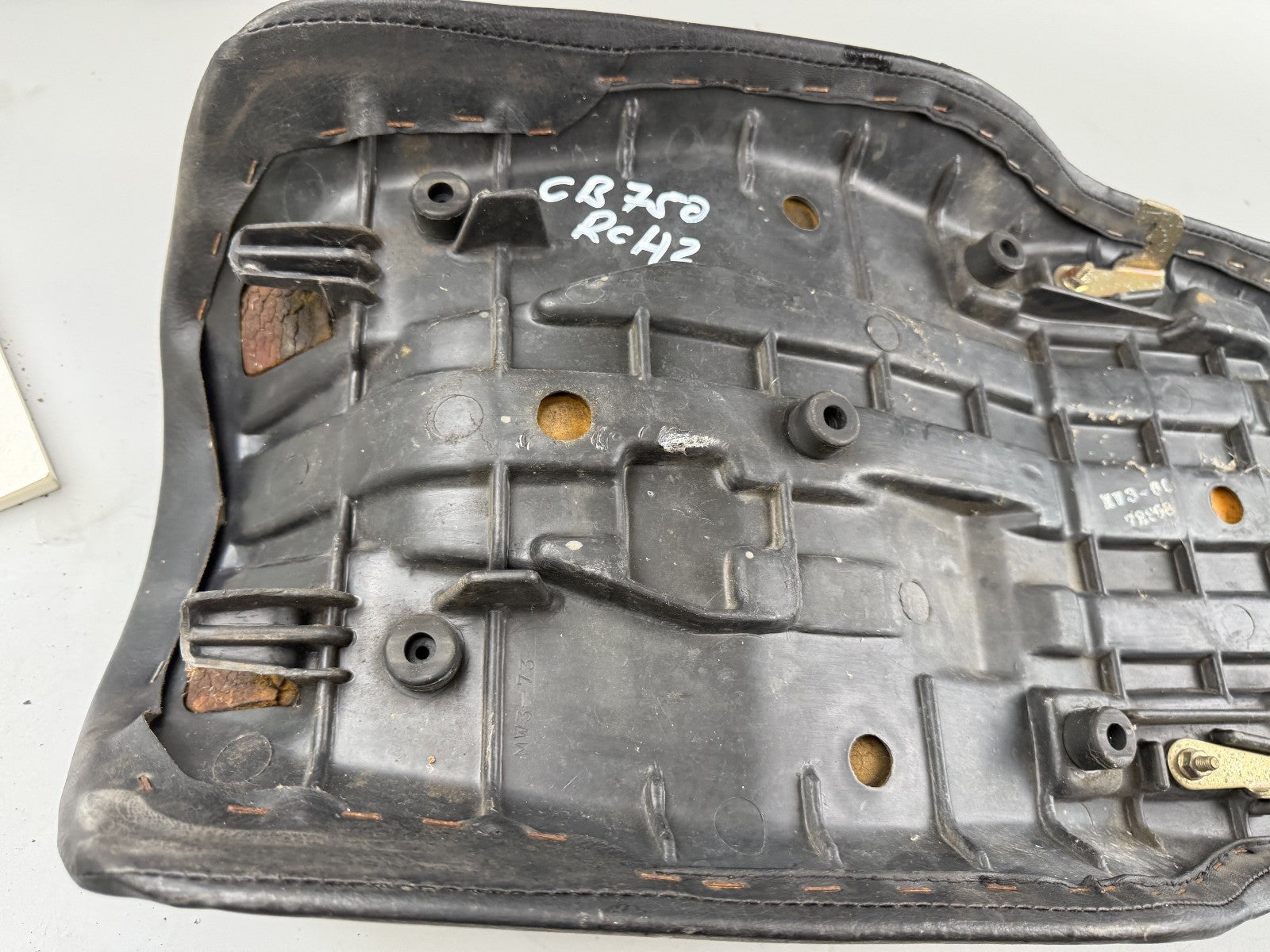 Honda CB750 Sevenfifty RC42 Sitzbank Seat Polster Sattel Sitz
