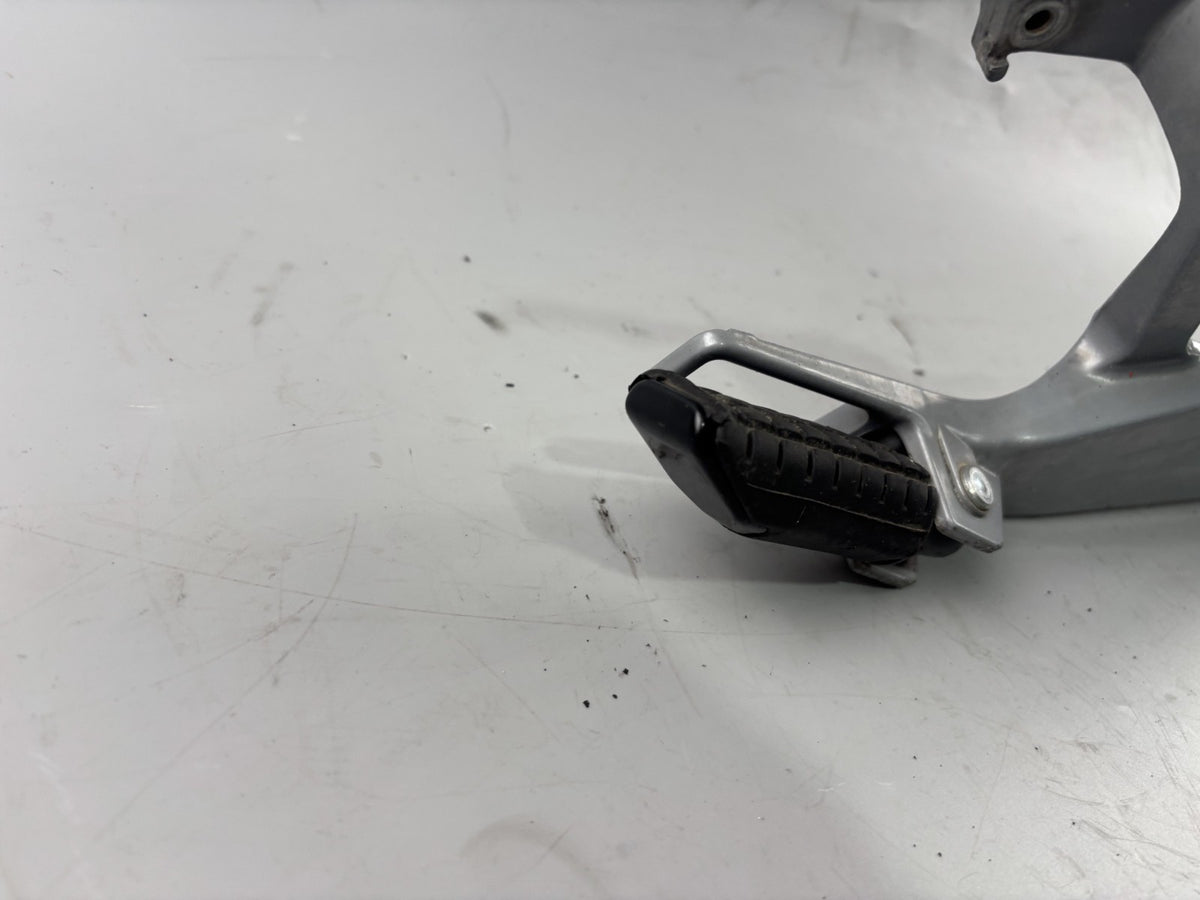 Honda SLR 650 Vigor FX 650 RD09 Fußrastenanlage Foot Step Hangers rechts right