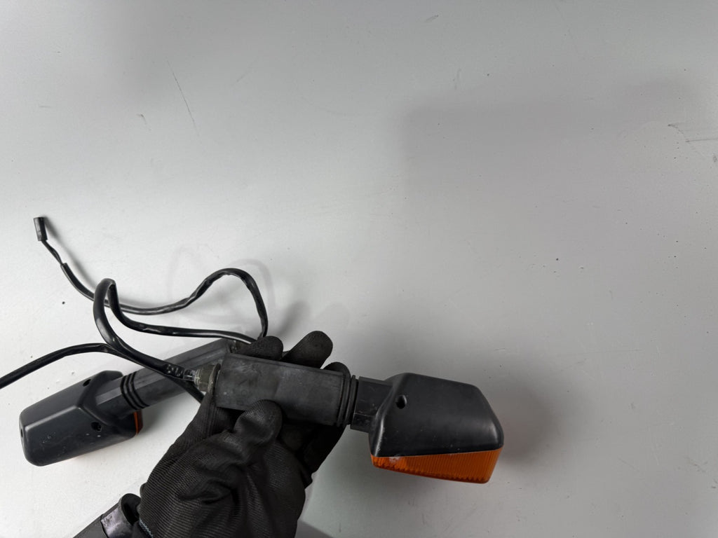 Suzuki GSF600 GN77B Bandit Blinkerset Blinkerpaar Turn Signal Lighters