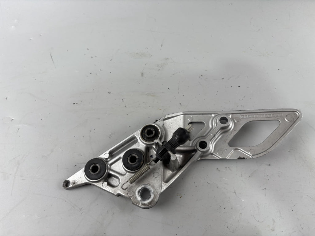 Suzuki GSX 650 F FA WVCJ Fußrastenhalteplatte Foot Step rechts right