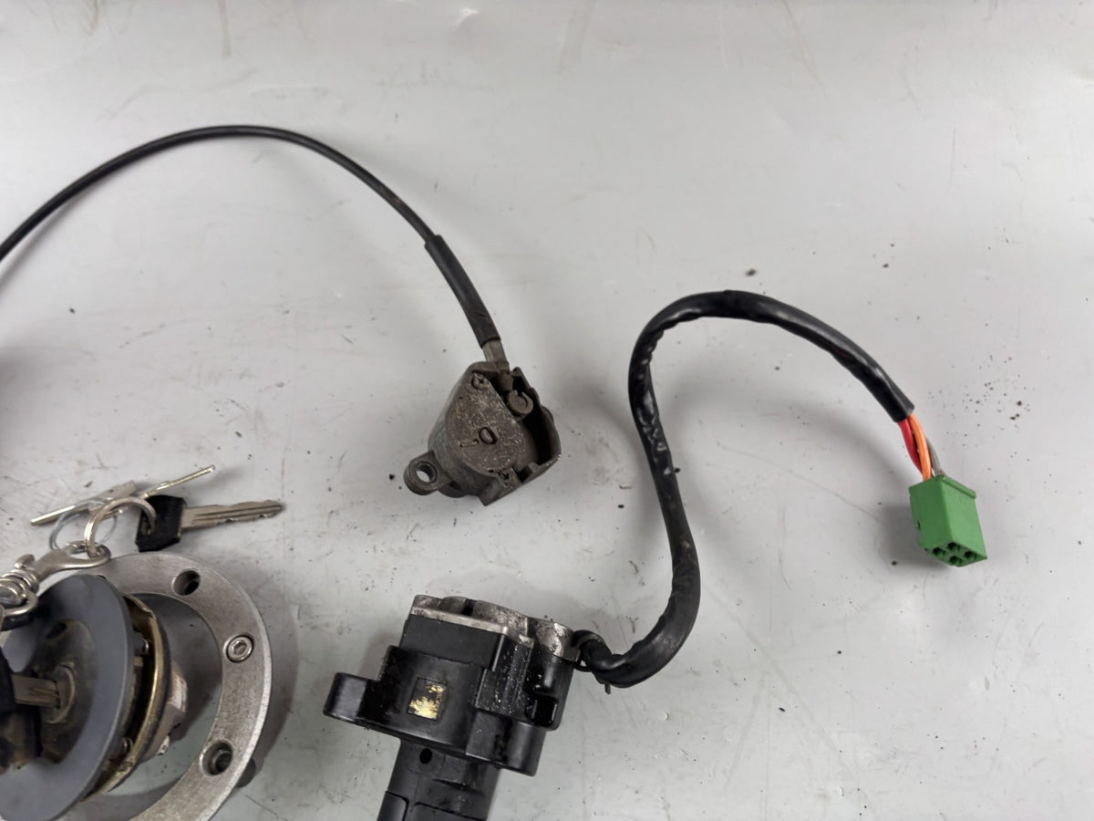 Suzuki VX 800 VS51B Schlosssatz Key Lock Zündschloss Sitzbankschloss Tankschloss