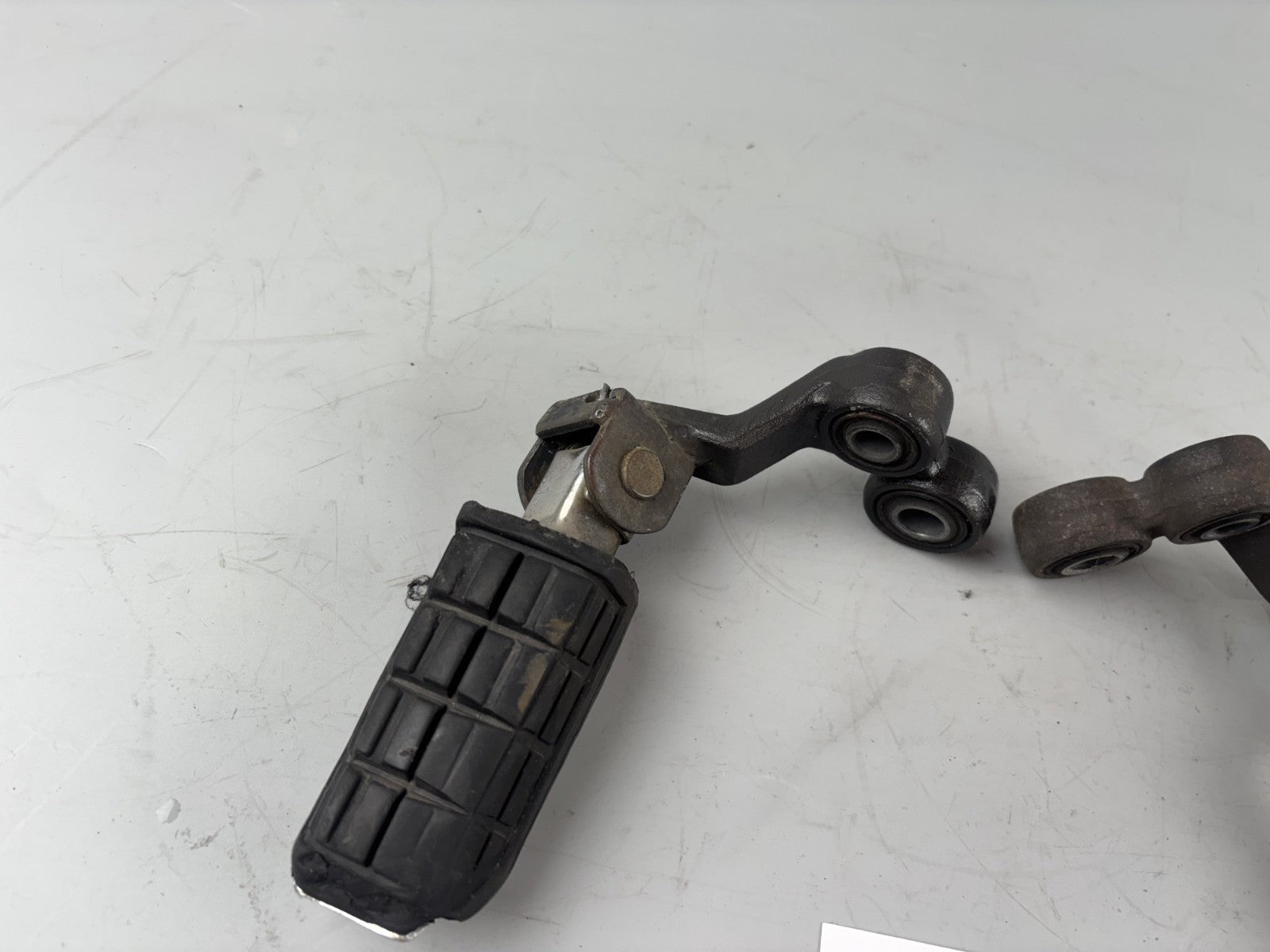 Yamaha XJ900 F 4BB Fußraste vorne front Fußrastenpaar links rechts Hangers Step
