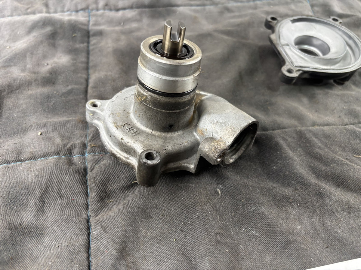 Kawasaki ZRX1100 ZRT10C Wasserpumpe Wasserpumpendeckel Water Pump Cover
