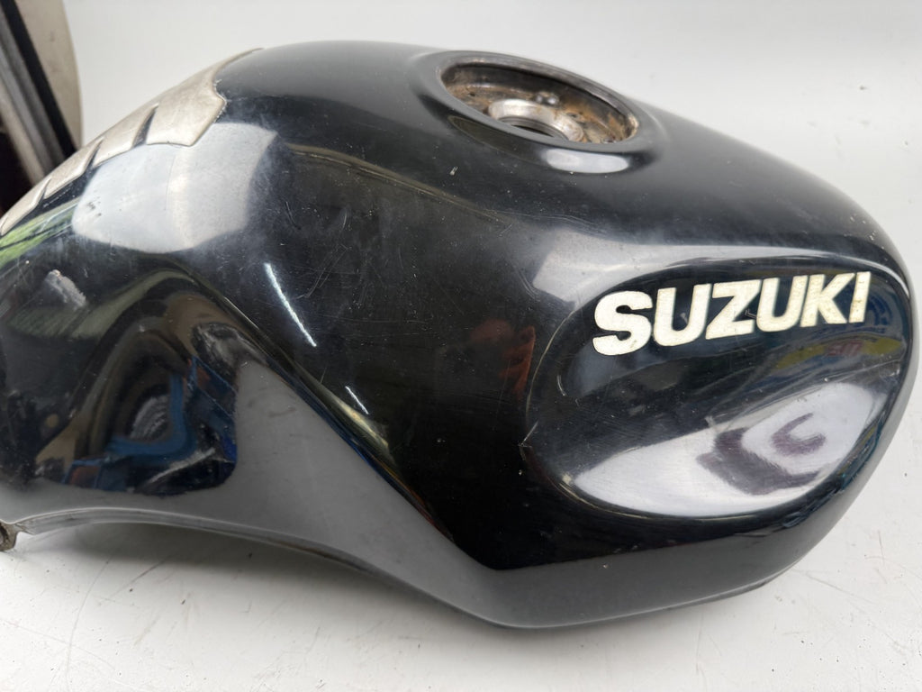 Suzuki GSF600 GN77B Tank Benzintank Kraftstofftank Treibstofftank Fuel Gasoline