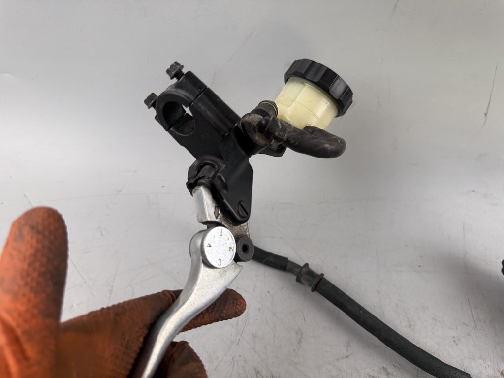 Suzuki GSX-R 600 SRAD AD 97-00 Bremsanlage vorne front Sattel Pumpe Brake