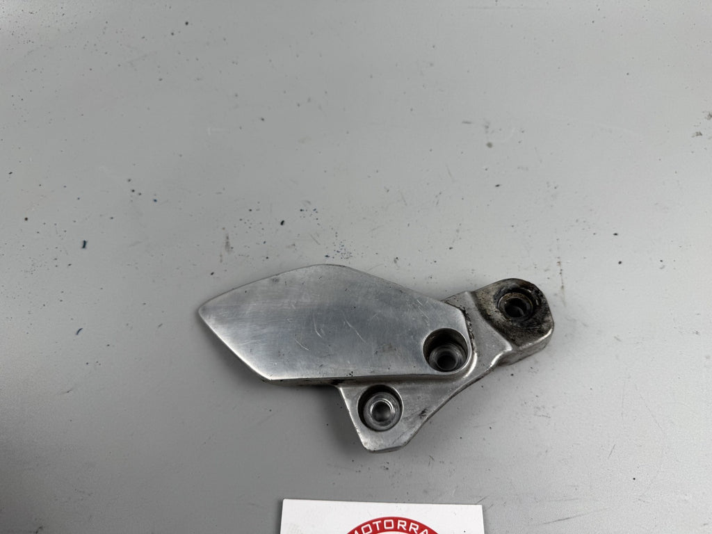 Yamaha XJR1300 RP02 Fußrastenhalteplatte Fersenschutz Halter links left
