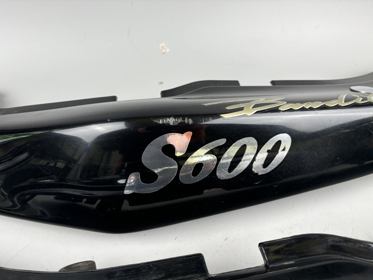 Suzuki GSF600 GN77B Bandit Seitenverkleidung Sidecover Abdeckung Cover hinten
