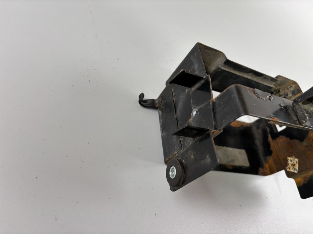 Suzuki GS 500 EU GM51B Batteriefach Batteriehalterung Holder