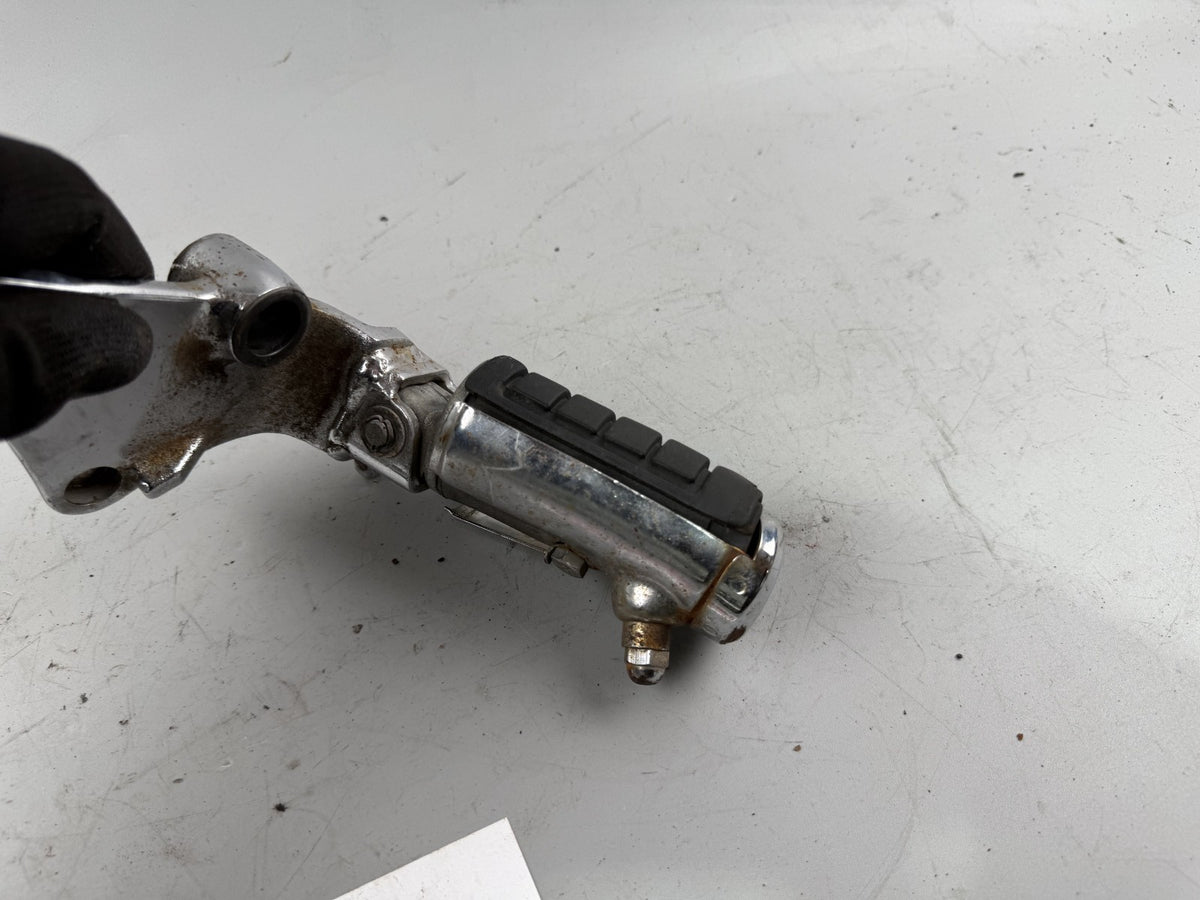 Honda CMX450 Rebell PC17 Fußraste Foot Stp Hangers vorne links left