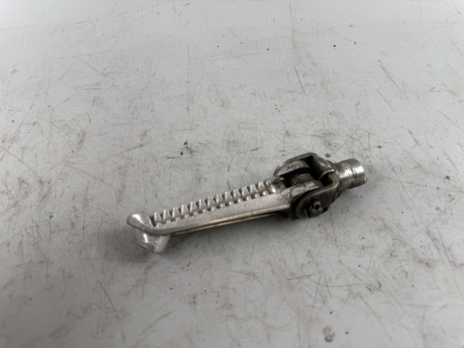 Suzuki GSX-R 600 SRAD AD 97-00 Fußraste Foot Step Hangers links left