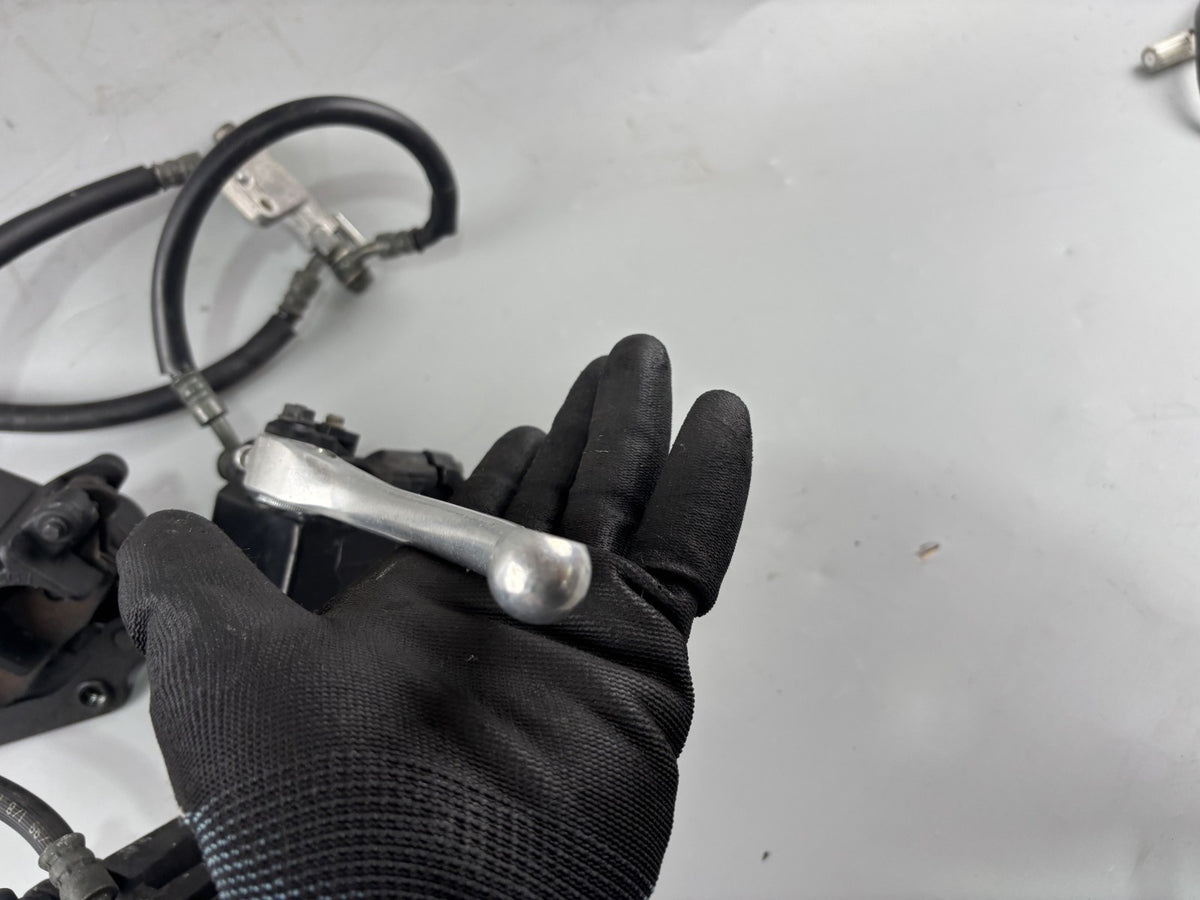 Suzuki SV650 N AV Bremse Brake Bremsanlage Bremssattel Zange vorne front