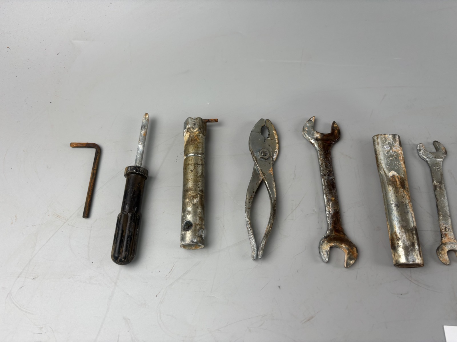 Suzuki GSX 750 F AK11 Bordwerkzeug Tools