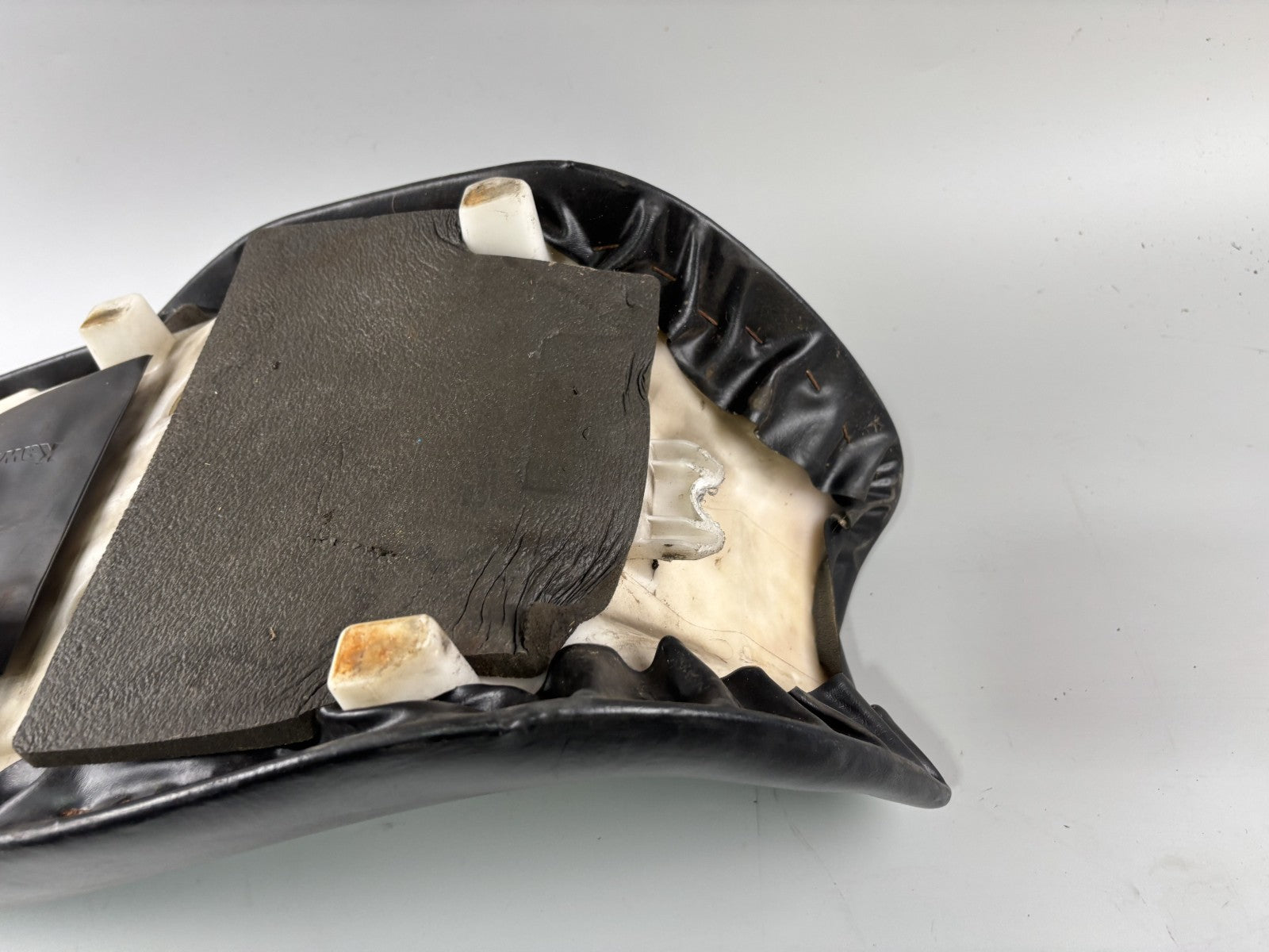 Kawasaki EX500D GPZ500S Sitzbank Seat Sitz Polster Leder Bezug Polster