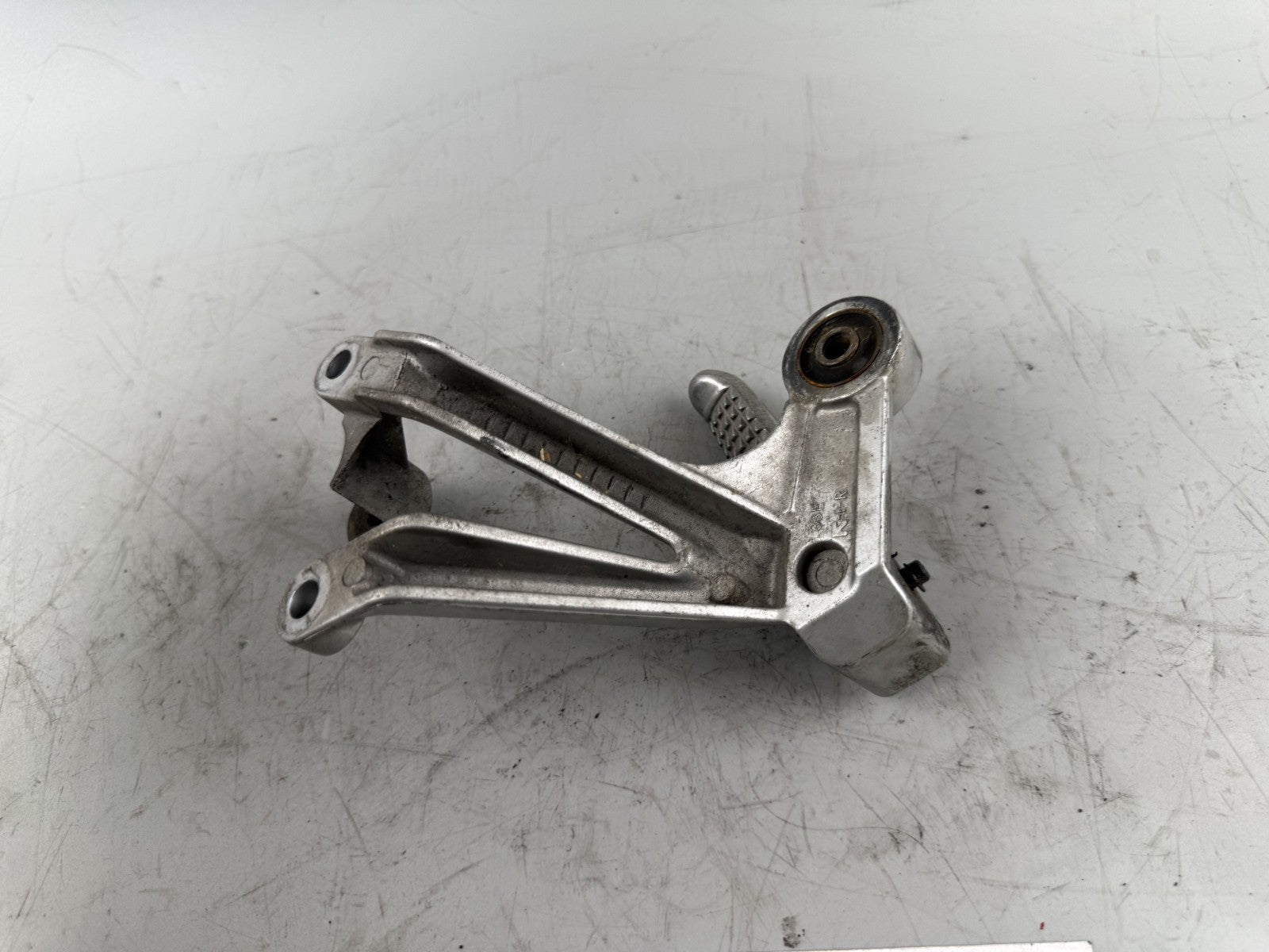 Suzuki GSX-R 600 SRAD AD 97-00 Soziusfußraste Foot Step Hangers rechts right