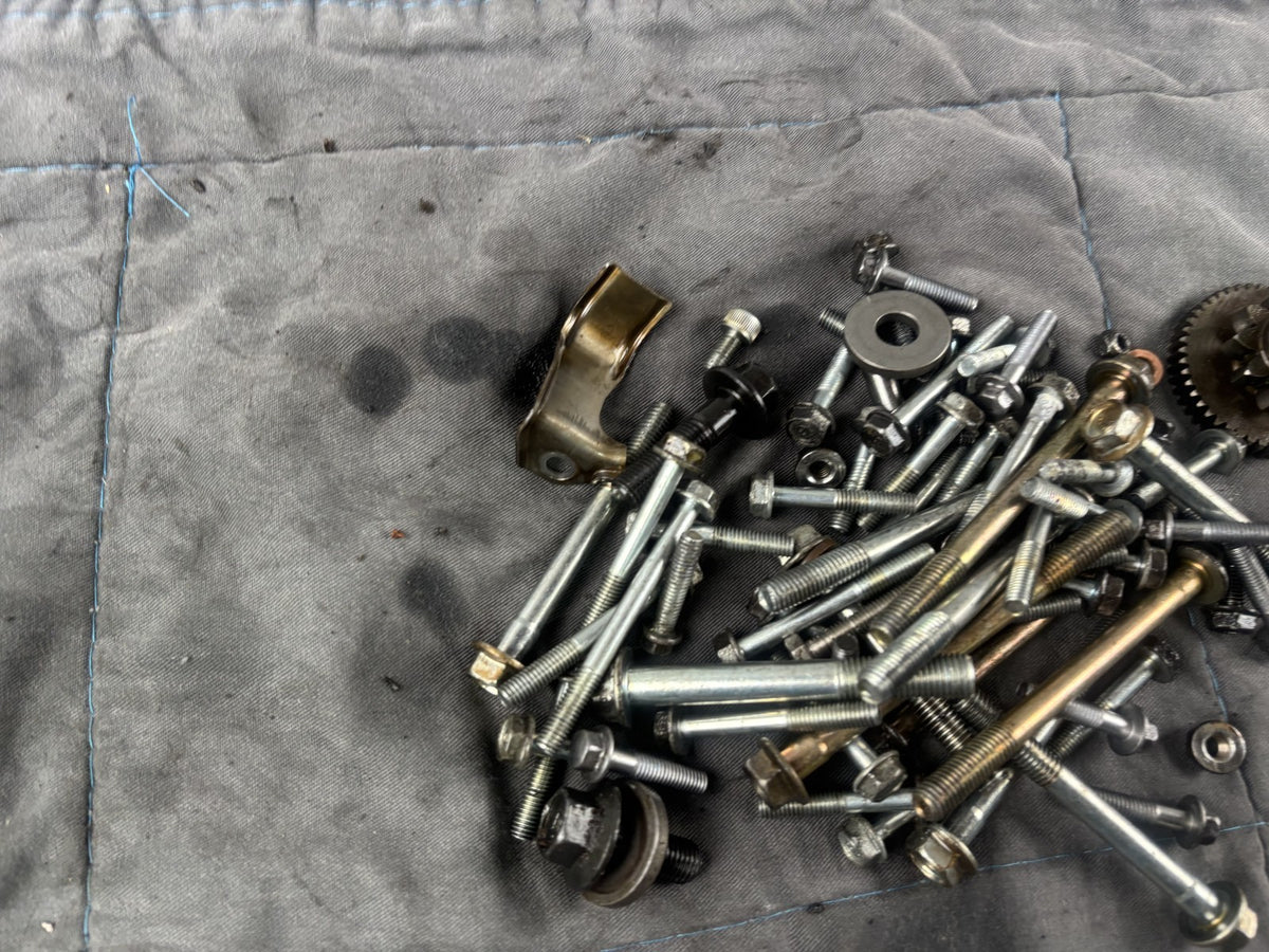 Honda CB 600 F Hornet PC34 Reste Schrauben Screws Engine Motor