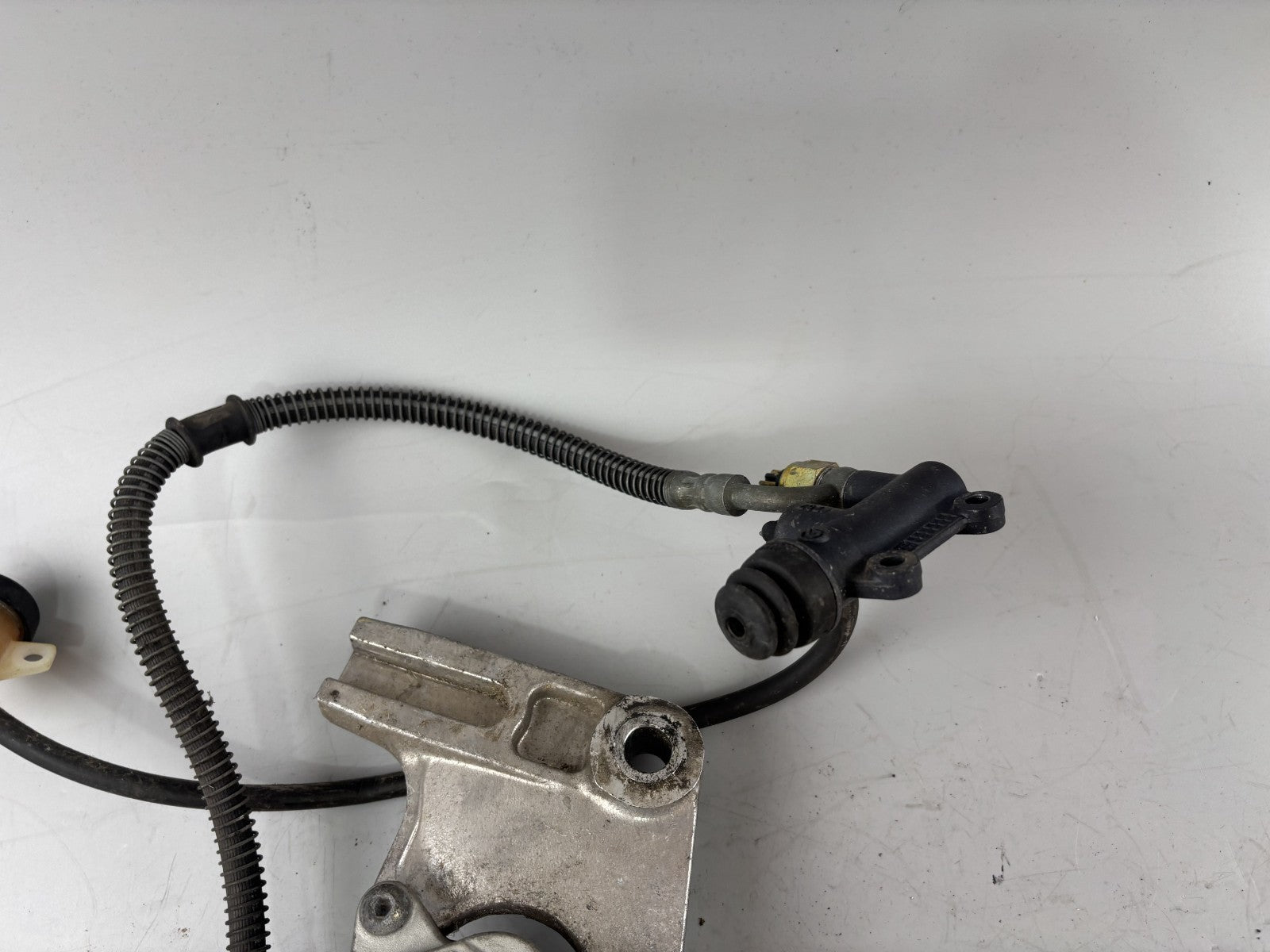 Yamaha SZR 660 Belgarda 4SU Bremse Bremsanlage hinten back Sattel Pumpe Leitung
