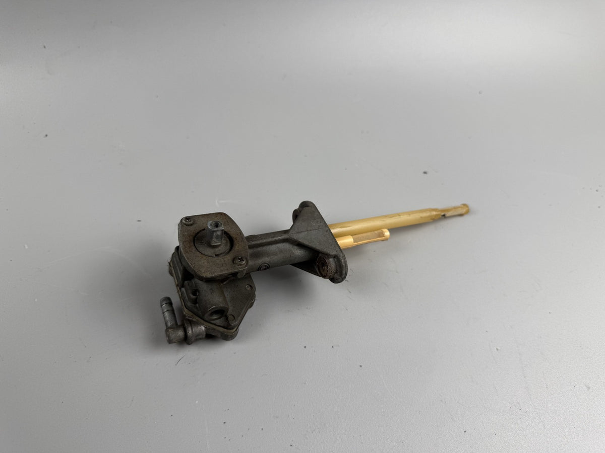 Suzuki GSX 750 AE Inazuma  Benzinhahn Fuel Gas Gasoline Ventil