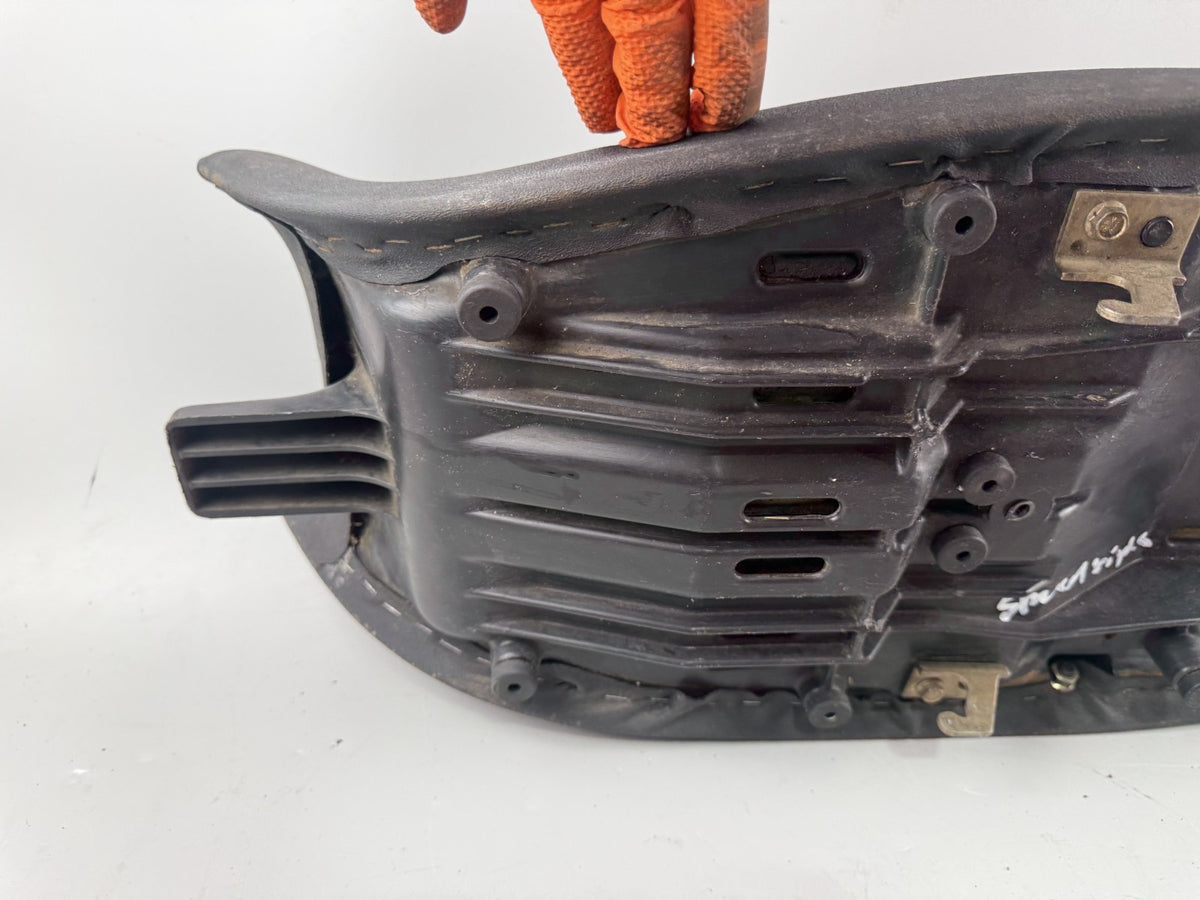 Triumph Speed Triple 900 T300B Sitzbank Sitz Seat Sitzkissen Sitzbezug
