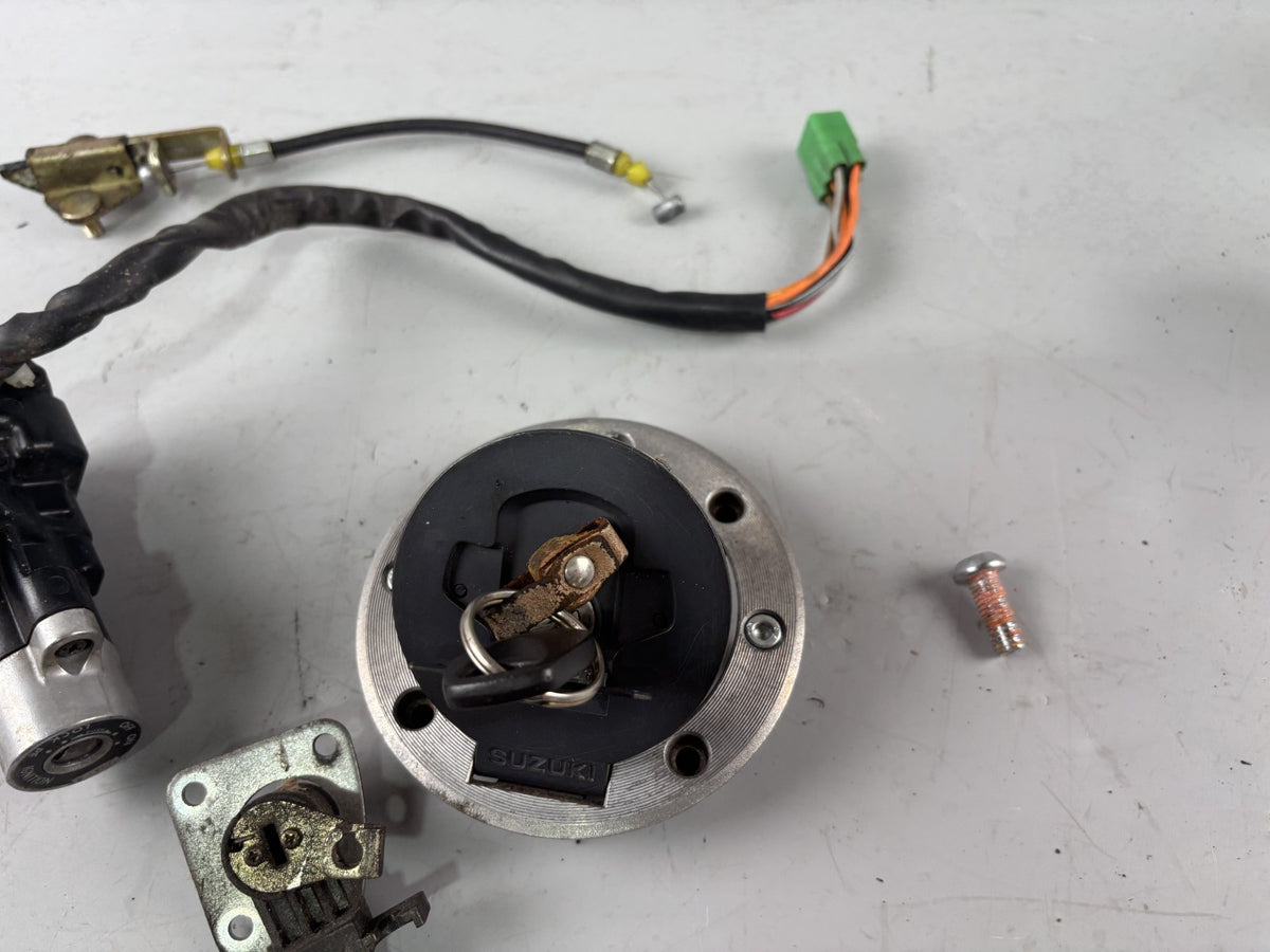 Suzuki GSX 750 AE Inazuma Schlosssatz Key Zündschloss Tankschloss Lock