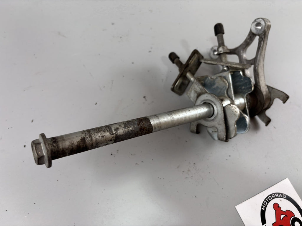 Suzuki GS 500 EU GM51B Achse Hinterradachse Kettenspanner Chain Aufhängung